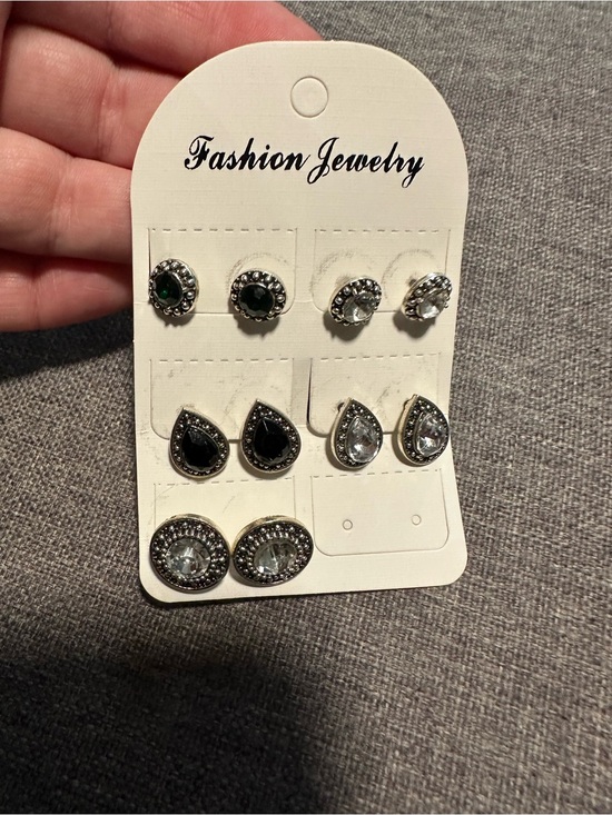 Jewelry - Stud Earrings 5 Pair New